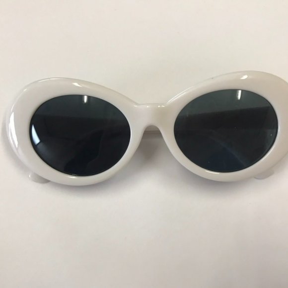 Bruno Mars Sunglasses in Japan - Picture 3 of 7